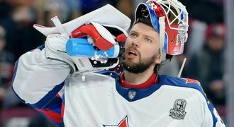 Rus Fedotov se vrací z vojny: smlouva v NHL a restart. Zajímá se CSKA, ale...