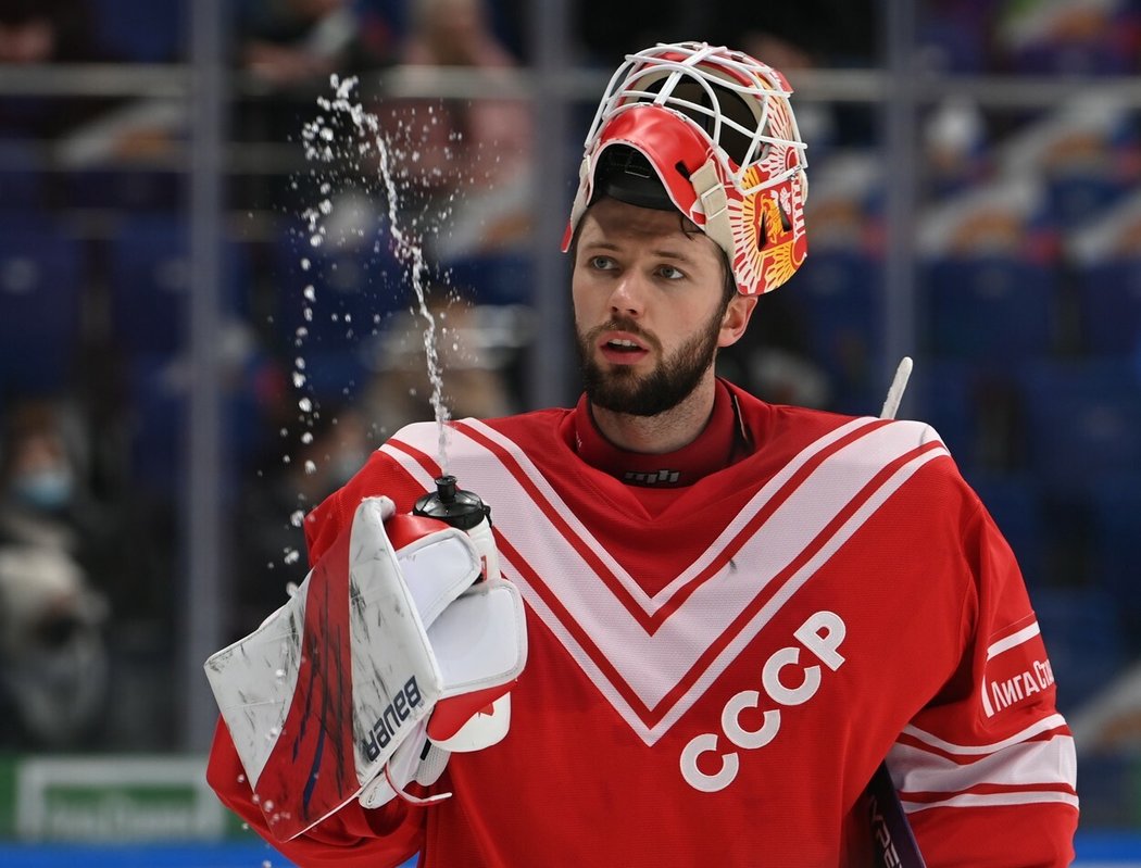 Brankář ruského národního týmu Ivan Fedotov si po převozu na vojenskou stanici stěžoval na bolest břicha. Nakonec se přišlo na to, že má zánět žaludku. Může za to otrava?