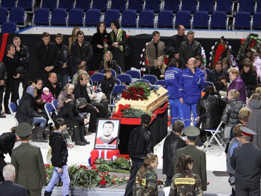 Smuteční obřad na uctění památky posledního zesnulého hokejisty Jaroslavle Alexandra Galimova