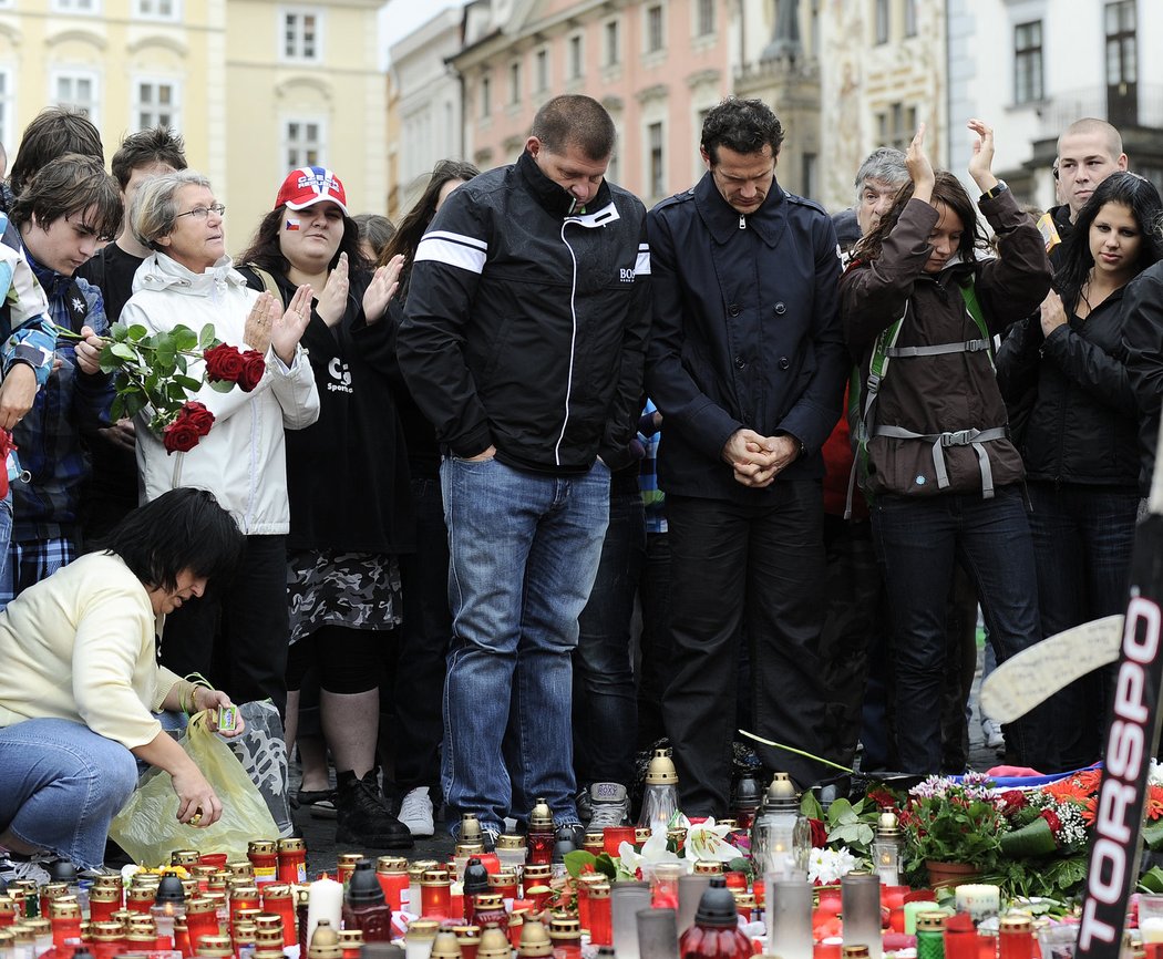 Pietního shromáždění na Staroměstském náměstí se zúčastnil i Patrik Eliáš