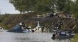Záchranáři v troskách zříceného letounu Jaroslavle, ve kterém zahynulo zřejmě 43 lidí