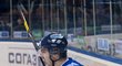 Tomáš Rolinek se raduje z gólu v osmifinále KHL proti Barysu Astana