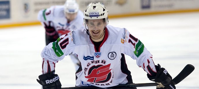 Roman Červenka ještě titul v KHL slavit nemůže