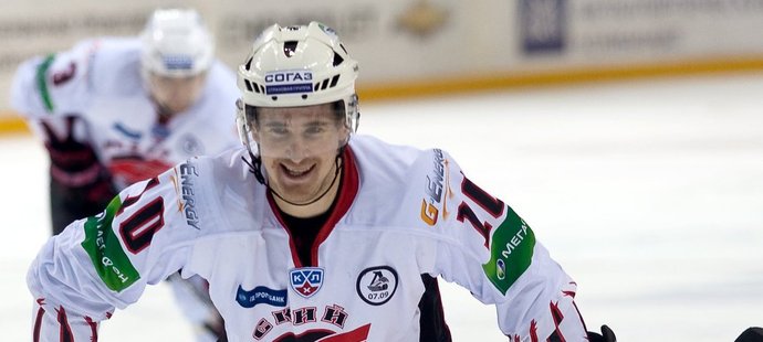Roman Červenka v zápase KHL proti Magnitogorsku
