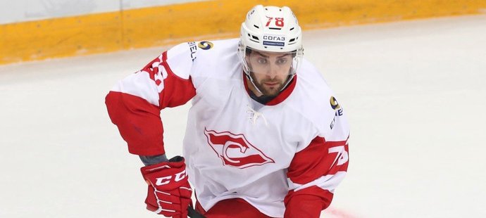 Robin Hanzl v dresu Spartaku Moskva v přípravě na KHL