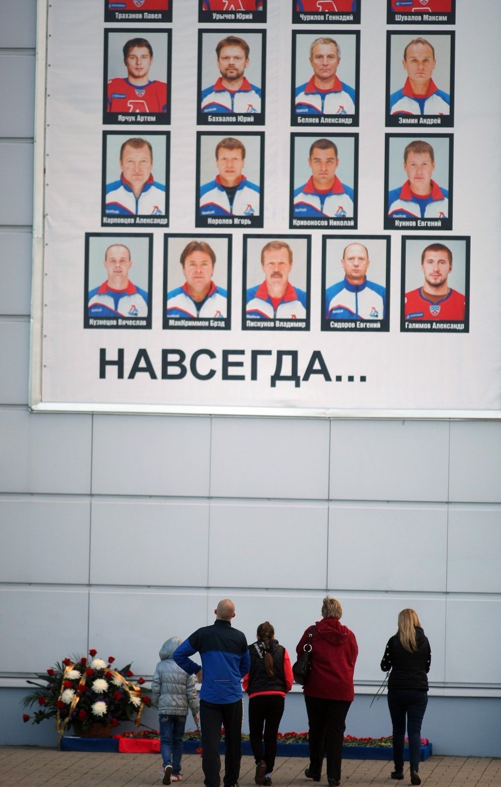 Příští rok by měl u arény Lokomotivu vyrůst památník ze 37 hokejek - tolik bylo členů týmu, kteří zahynuli při letecké tragédii 7. září 2011