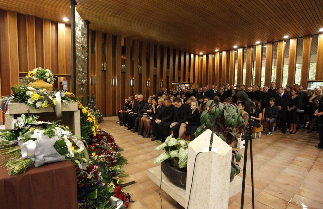 Takhle probíhalo poslední rozloučení s Karlem Rachůnkem