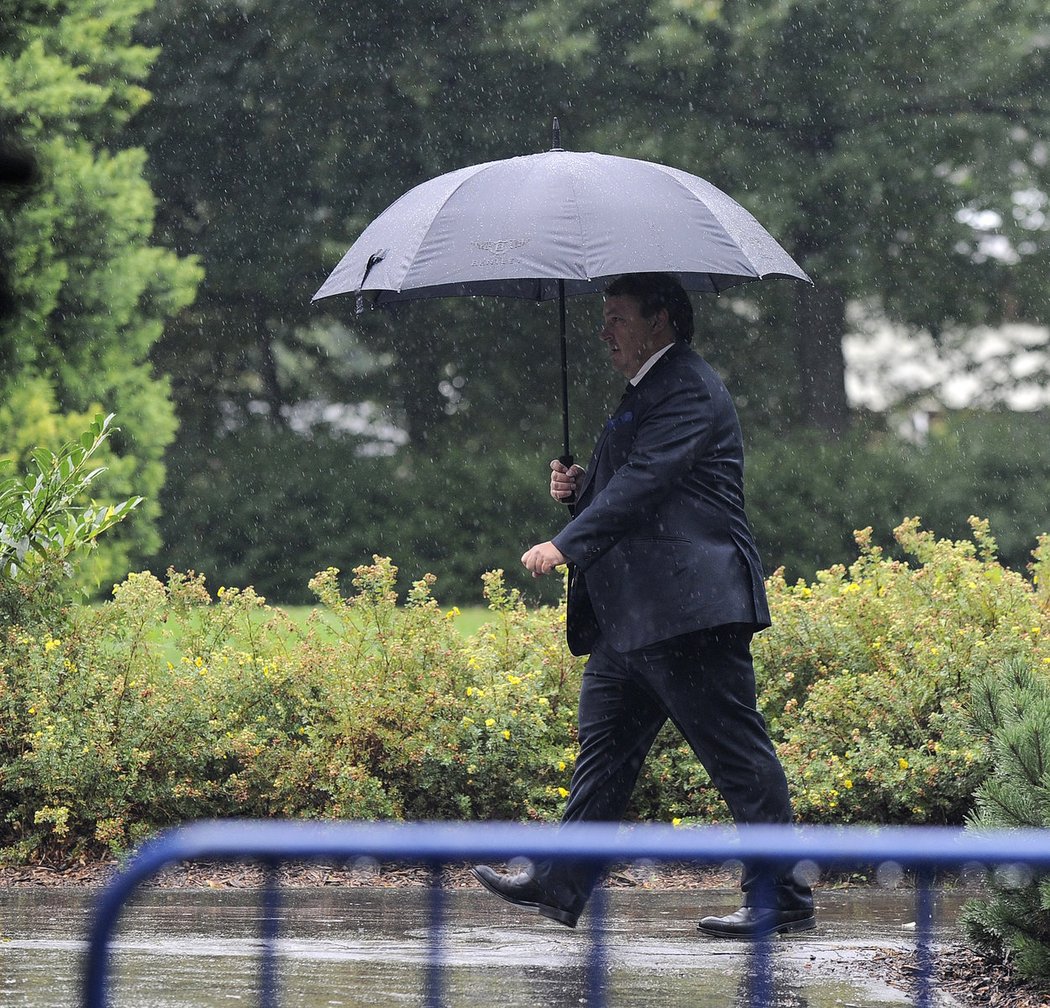 Na poslední rozloučení s Karlem Rachůnkem míří prezident hokejového svazu Tomáš Král