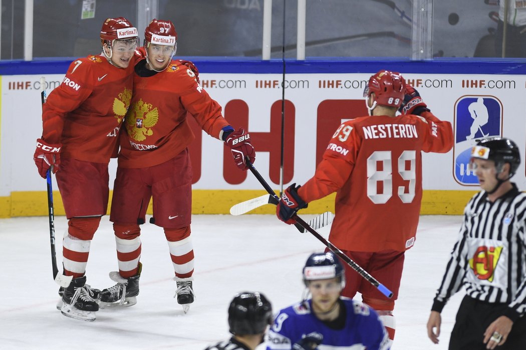 Nikita Gusev se raduje z druhého ruského gólu proti Slovensku.