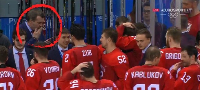 Ruské oslavy: Znarokovi volal na lavičku Putin, trenér mu poslal pusu