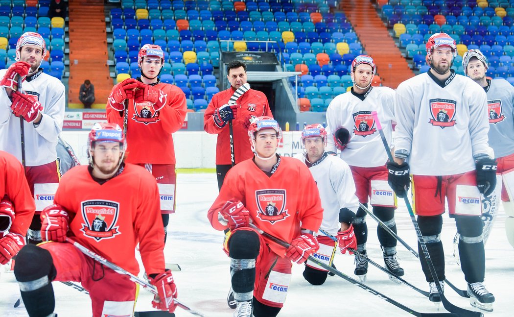 Vladimír Růžička se ve čtvrtek dopoledne účastnil jako jeden ze dvou hlavních koučů tréninku v Hradci Králové a byl spíš za pozorovatele.