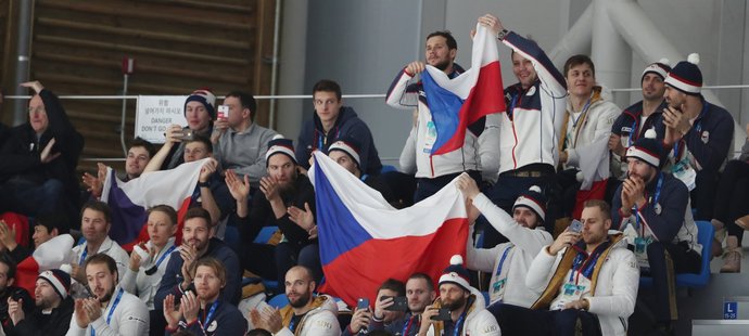 Martinu Sáblíkovou hnal za medailí i hlasitý kotel českých hokejistů!