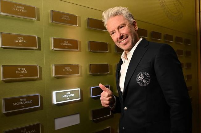 Petr Nedvěd při uvedení do Síně slávy českého hokeje Petr Nedvěd při uvedení do Síně slávy českého hokeje