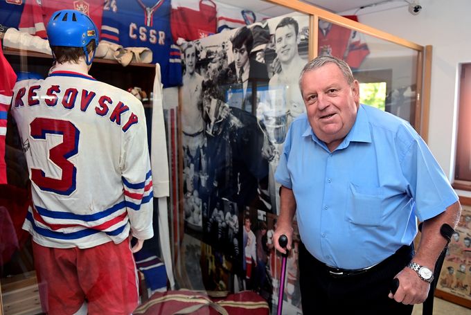 Horešovský mohl být první Čech v NHL. Bowman řekl: Podepiš a leť Horešovský mohl být první Čech v NHL. Bowman řekl: Podepiš a leť