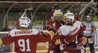 Slavia na úvod zdolala Chomutov, Olomouc si poradila s Motorem