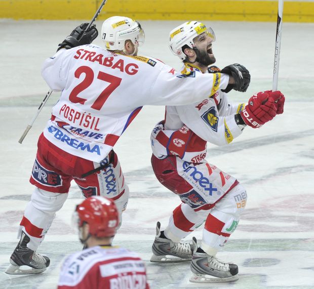 Hokejisté Slavie porazili v divokém utkání European Trophy německý Mannheim Hokejisté Slavie porazili v divokém utkání European Trophy německý Mannheim