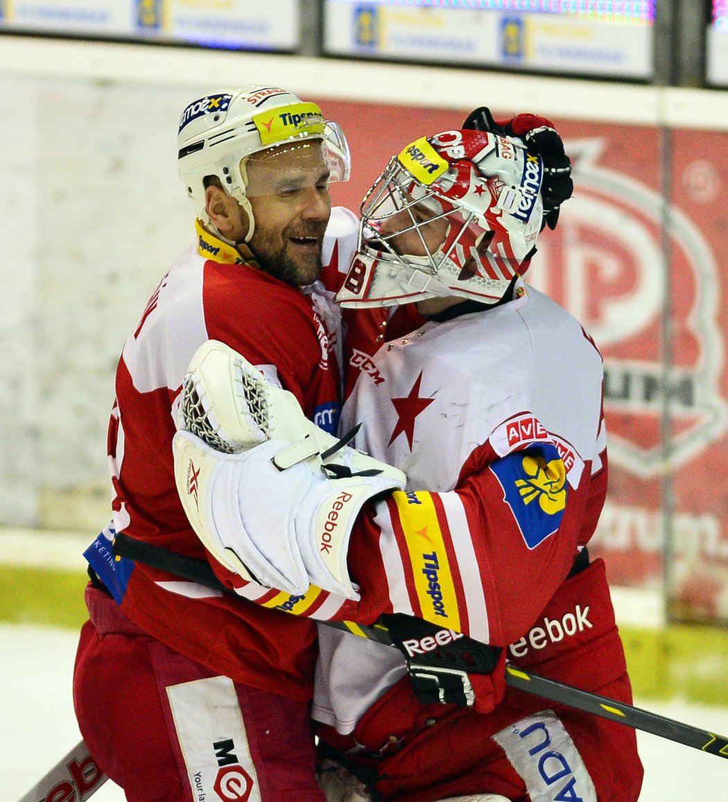 V roce 2008 vyhrál Dominik Furch se Slavií extraligu