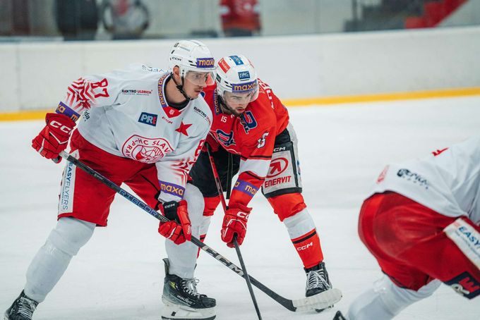 Slavia potvrdila formu. Zvládla předehrávku s béčkem Pardubic a vede o třináct bodů Slavia potvrdila formu. Zvládla předehrávku s béčkem Pardubic a vede o třináct bodů