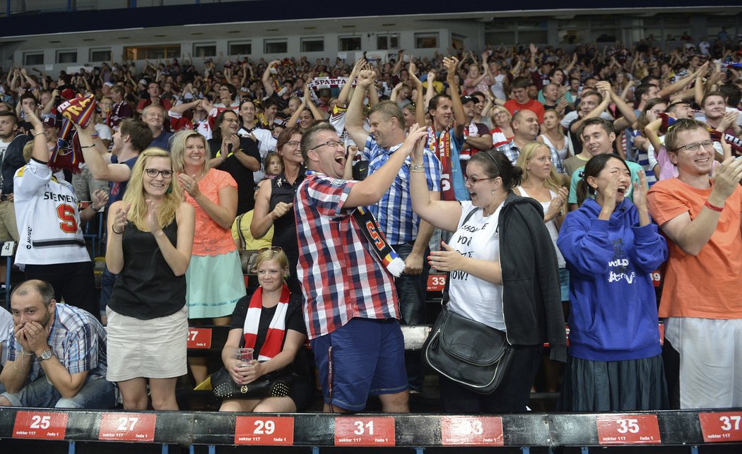 Fanoušky Sparta výhra nad rivalem ze Slavie potěšila