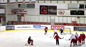 Na Slavii trénovala jen polovina kádru. Nevím, kdo přijde zítra, říká Razým