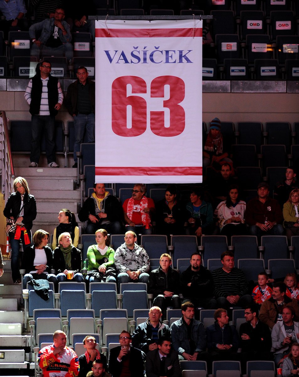 Dres Josefa Vašíčka byl vytažen ke stropu O2 Areny