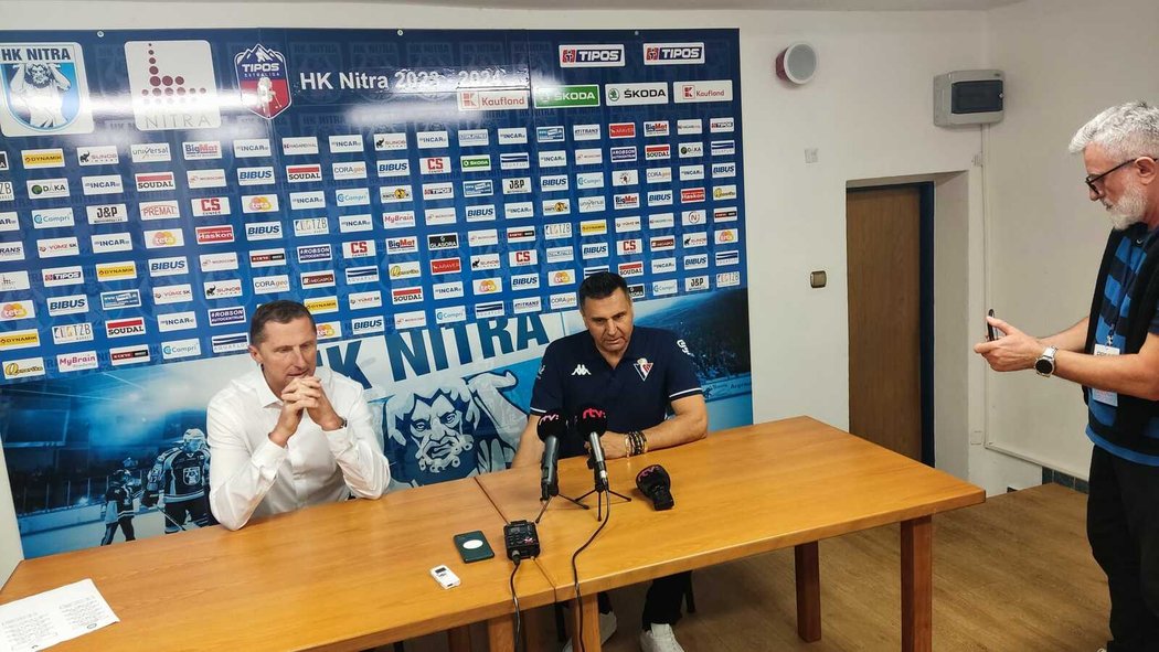 Antonín Stavjaňa a Vladimír Růžička na tiskové konferenci po utkání Nitra - Slovan Bratislava