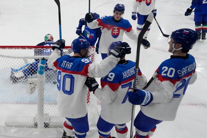 Itálie - Slovensko 2:3, drama na konci zápasu. Finové zaskočili Švédy, skupina se zamotává Itálie - Slovensko 2:3, drama na konci zápasu. Finové zaskočili Švédy, skupina se zamotává