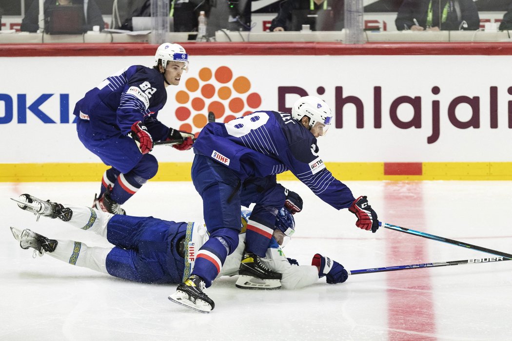 Pavel Akolzin (31) ostrými hity sestřelil Miloše Romana i Jakuba Minárika