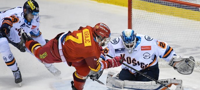 Slovenská hokejová liga byla kvůli obavám z šíření koronaviru předčasně ukončena. Kluby nyní řeší finance, aby zvládly následující ročník.