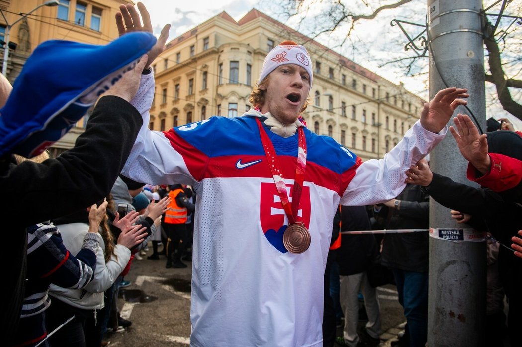 Poté, co obránce Michal Čajkovský slavil se Slováky historický bronz z olympiády, naštval fanoušky svým odmítnutím účasti na mistrovství světa