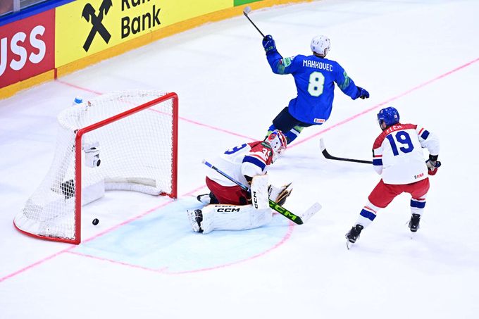 MS v hokeji ONLINE: Ohlasy po šokující porážce. Rulík viděl faul, Galvas si to nemyslí MS v hokeji ONLINE: Ohlasy po šokující porážce. Rulík viděl faul, Galvas si to nemyslí