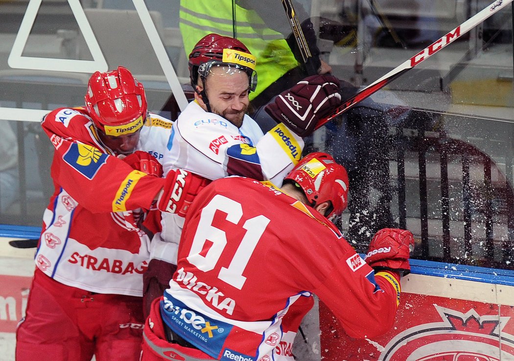 Hokejisté Slavie v utkání se Spartou, které vyhráli 3:2