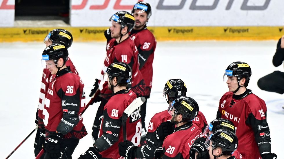 Zklamaní hokejisté Sparty po prohře s Vítkovicemi
