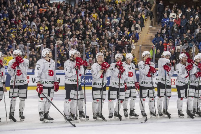 TOP 5 momentů Pardubic na Spengler Cupu: Varaďova akce, kladiva i smolař TOP 5 momentů Pardubic na Spengler Cupu: Varaďova akce, kladiva i smolař