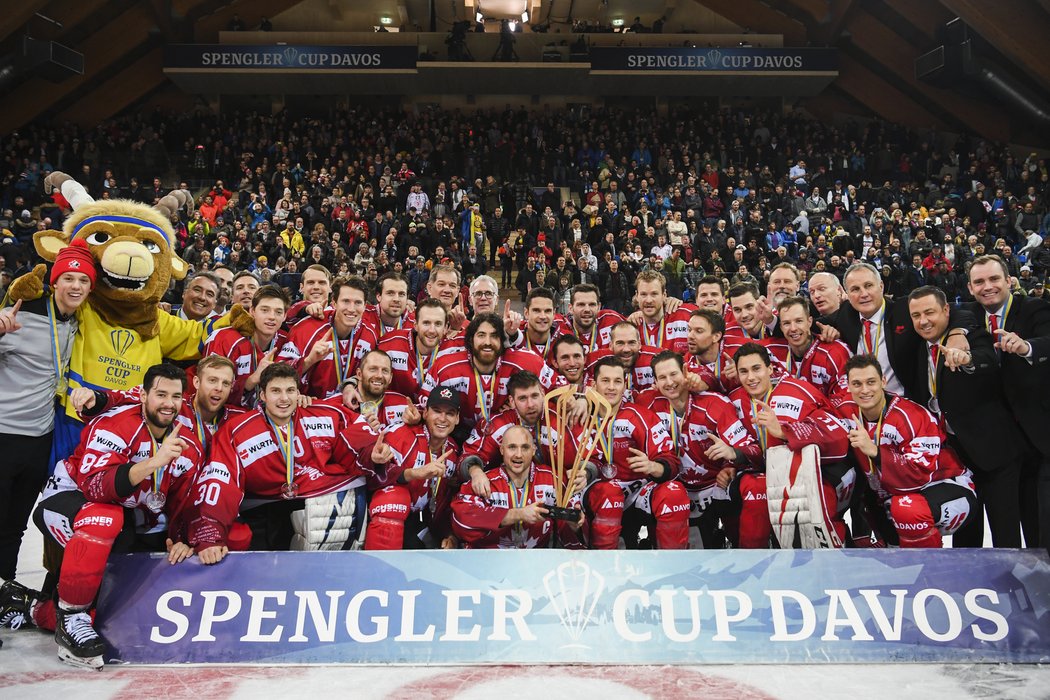 Výběr Kanady slaví vítězství ve Spengler Cupu