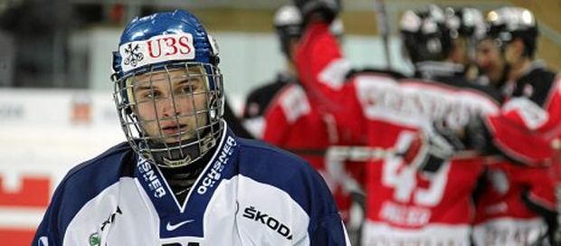 Nathan Walker smutní po jednom ze sedmi gólů výběru Kanady v prvním zápase Vítkovic na Spengler Cupu Nathan Walker smutní po jednom ze sedmi gólů výběru Kanady v prvním zápase Vítkovic na Spengler Cupu