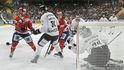 Jakub Kovář ze Sparty předvádí zákrok v utkání Spengler Cupu proti Helsinkám