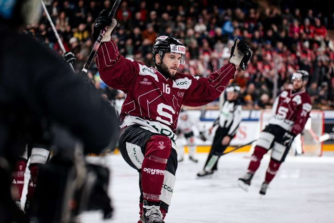 Sparta - Kanada 5:1. Kanonáda v závěru, Pražané postupují do semifinále Spengler Cupu Sparta - Kanada 5:1. Kanonáda v závěru, Pražané postupují do semifinále Spengler Cupu