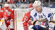 Třinečtí hokejisté nezvládli úvodní utkání Spengler Cupu proti Magnitogorsku, který trénuje český kouč Josef Jandač