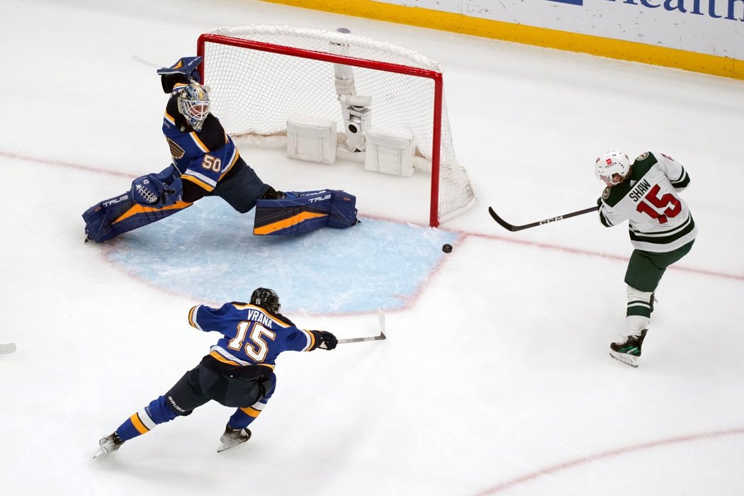 Jordan Binnington a Jakub Vrána patřily mezi výrazné hráče Blues proti Minnesotě