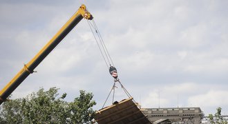 Začala demolice Štvanice: Bolí to, říká Gut