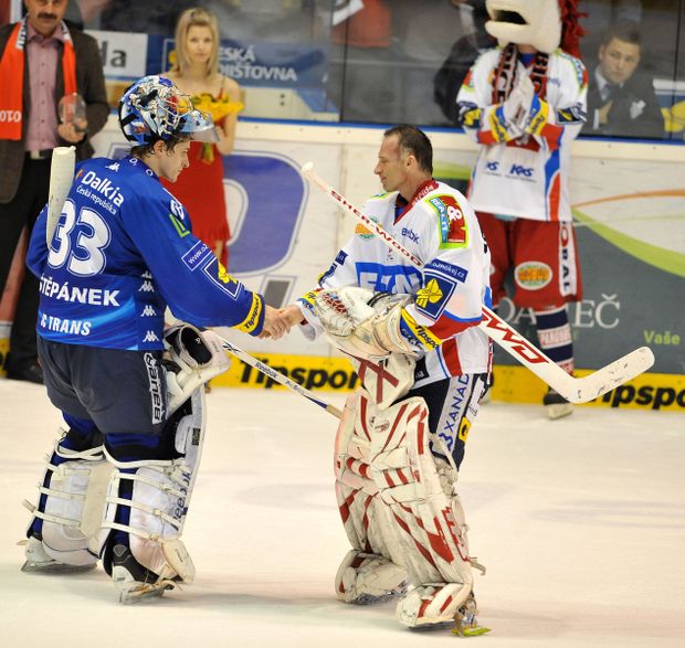 Jakub Štěpánek pomohl k vítězství Petrohradu nad Spartakem Moskva, jehož branku hájil Dominik Hašek Jakub Štěpánek pomohl k vítězství Petrohradu nad Spartakem Moskva, jehož branku hájil Dominik Hašek