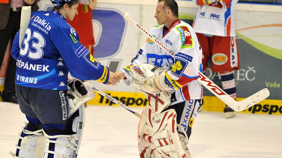 Jakub Štěpánek pomohl k vítězství Petrohradu nad Spartakem Moskva, jehož branku hájil Dominik Hašek. Naposledy se oba gólmani střetli v loňském playoff české extraligy.