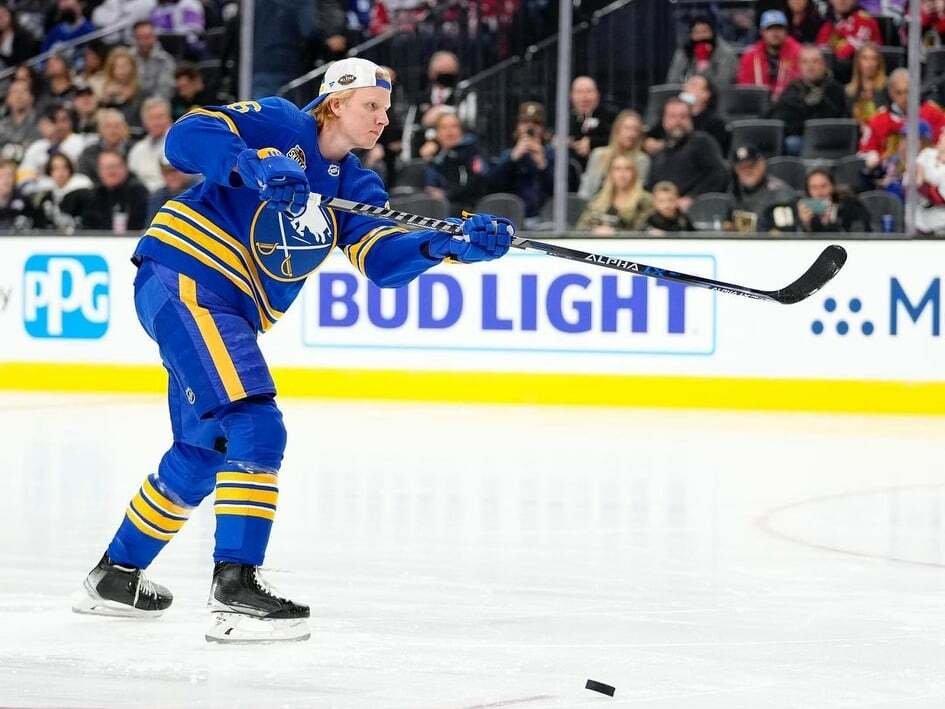 Obránce Buffala Sabres Rasmus Dahlin