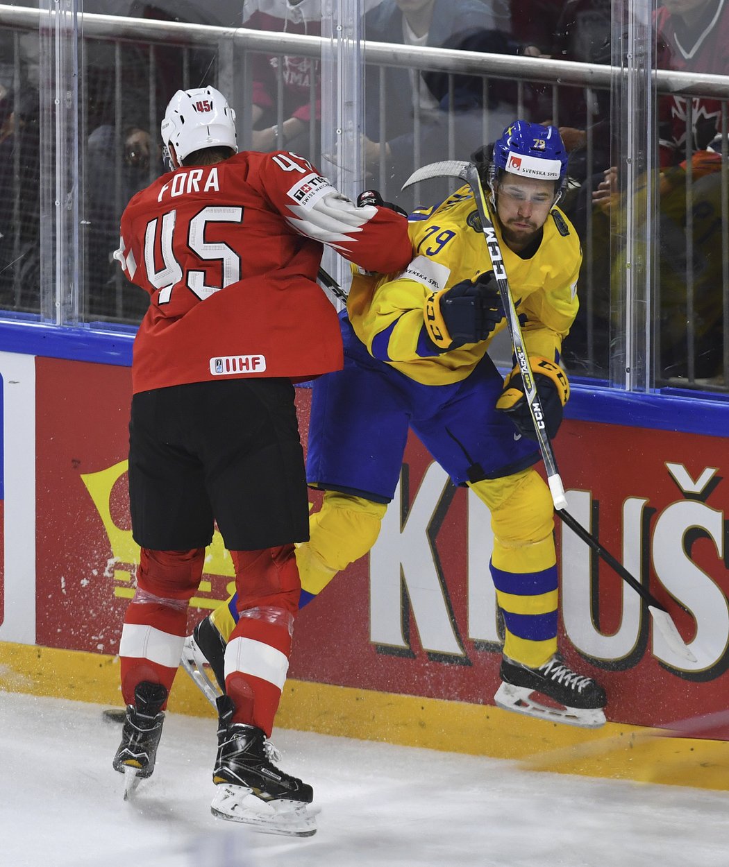 Filip Forsberg si na vlastní kůži vyzkoušel, jak pruží hrazení v Royal Areně.