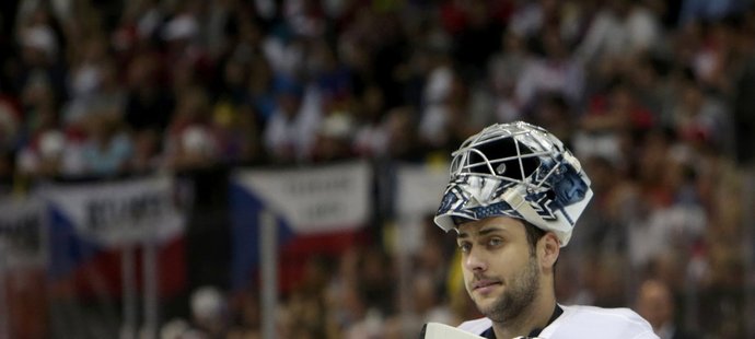 Ondřej Pavelec v brance českého hokejového týmu na MS v Praze (zápas se Švýcarskem)