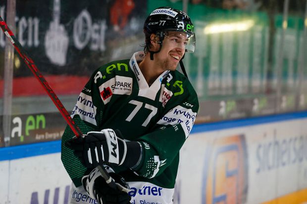 Český útočník Lukáš Lhoták prožívá úspěšný restart kariéry v dresu švýcarského Oltenu Český útočník Lukáš Lhoták prožívá úspěšný restart kariéry v dresu švýcarského Oltenu