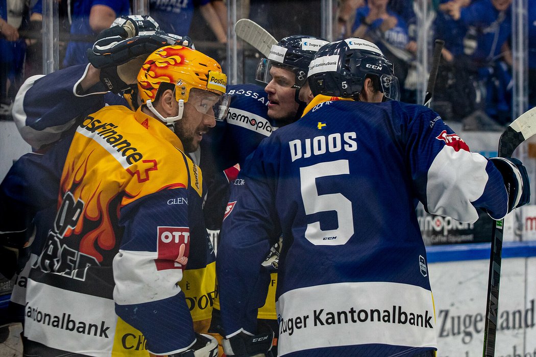 Kapitán Zugu Jan Kovář (vlevo) ovládl při cestě za druhým titulem v řadě bodování play off