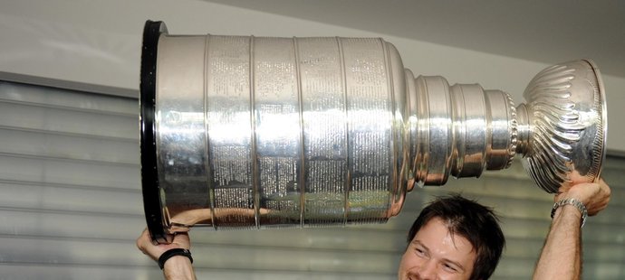 Petr Sýkora si užívá Stanley Cup.