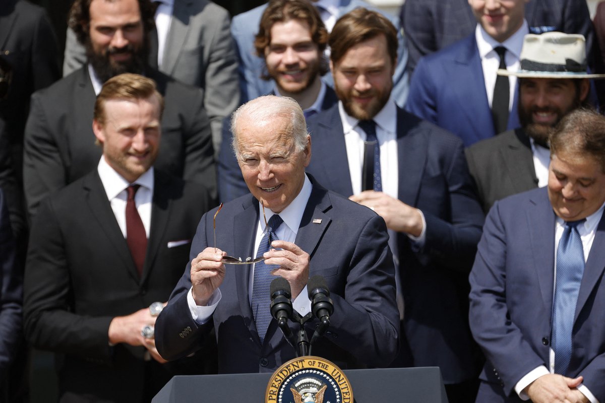 Kde je moje žena, tam se vyhrává. Americký prezident Joe Biden přijal v Bílém domě hokejisty Tampy